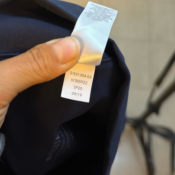 Athleta Navy Blue Salutation Stash High Rise Capri - Picture 5 of 6